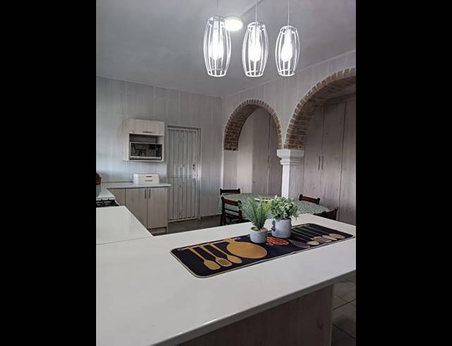 4 BEDROOM PROPERTY TO RENT IN ROTHDENE